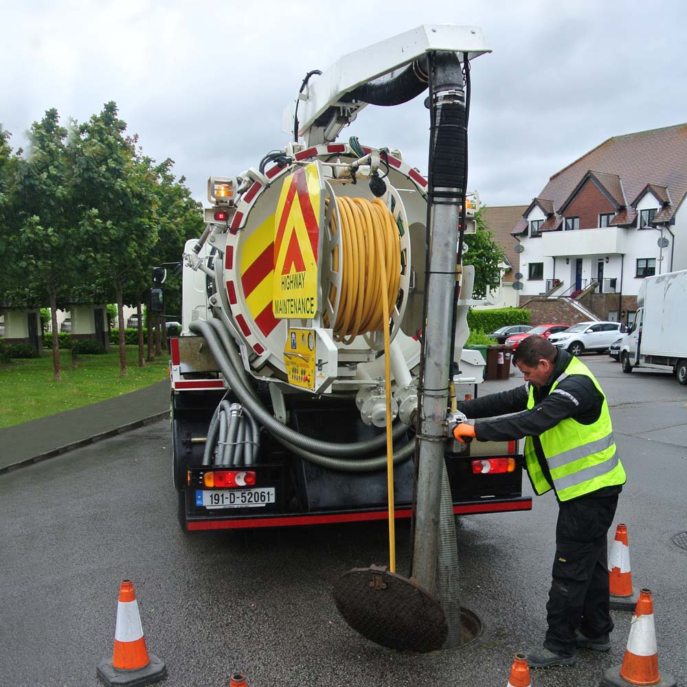 Drain_cleaning_Dublin_full-truck_mobile_3
